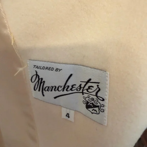 Absolutely Stunning Winter White 100% Wool full length coat with Rabbit collar! - Picture 6 of 17